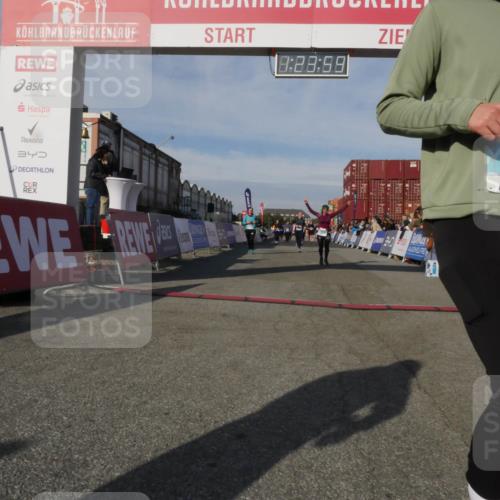 03.10.2025 - Köhlbrandbrückenlauf Matties Gatica Varas http://msf.ph/oto/9169525 03.10.2025 10:24:00 Ziel 1001, 1147, 1545, 1571, 1853, 1994, 2078, 2140, 3803 meine-sportfotos.de