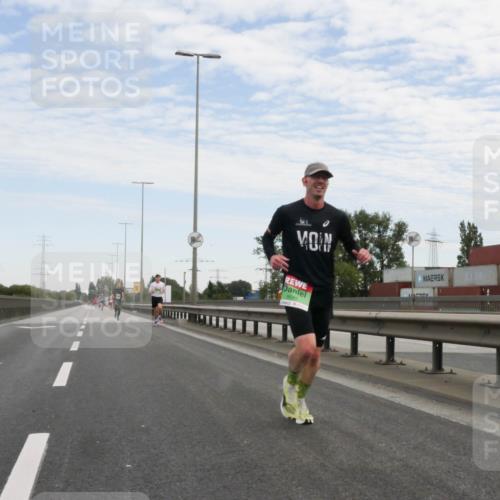 03.10.2025 - Köhlbrandbrückenlauf Matties Gatica Varas http://msf.ph/oto/9169547 03.10.2025 15:12:54 Position 3 9549 meine-sportfotos.de