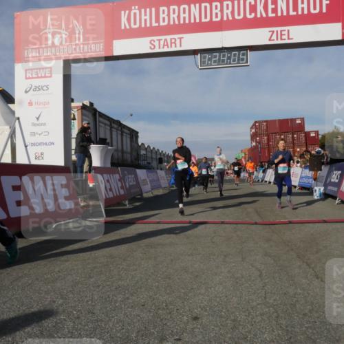 03.10.2025 - Köhlbrandbrückenlauf Matties Gatica Varas http://msf.ph/oto/9169553 03.10.2025 10:24:07 Ziel 1147, 1853, 1855, 1994, 2078, 2103, 2140, 2351, 2371, 2971, 3675, 3677, 3803, 3810 meine-sportfotos.de