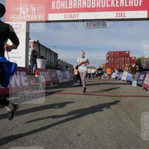 03.10.2025 - Köhlbrandbrückenlauf Matties Gatica Varas http://msf.ph/oto/9169560 03.10.2025 10:24:09 Ziel 1853, 1855, 1994, 2103, 2140, 2351, 2371, 2971, 3675, 3677, 3803, 3810 meine-sportfotos.de