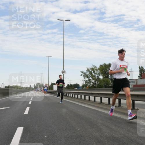 03.10.2025 - Köhlbrandbrückenlauf Matties Gatica Varas http://msf.ph/oto/9169563 03.10.2025 15:13:00 Position 3 2480 meine-sportfotos.de