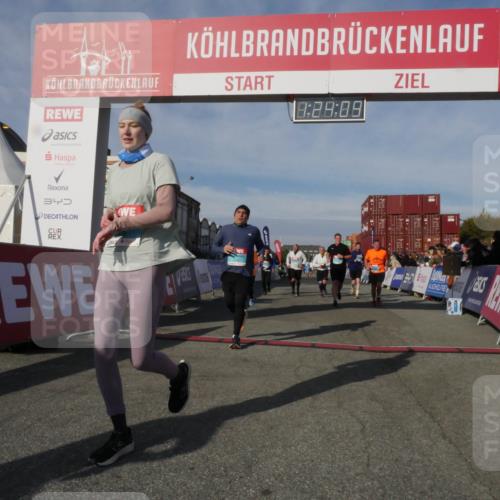 03.10.2025 - Köhlbrandbrückenlauf Matties Gatica Varas http://msf.ph/oto/9169566 03.10.2025 10:24:11 Ziel 1853, 1855, 1994, 2103, 2351, 2371, 2970, 2971, 3597, 3675, 3677, 3810 meine-sportfotos.de