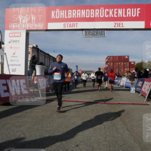 03.10.2025 - Köhlbrandbrückenlauf Matties Gatica Varas http://msf.ph/oto/9169568 03.10.2025 10:24:11 Ziel 1853, 1855, 1994, 2103, 2351, 2371, 2970, 2971, 3597, 3675, 3677, 3810 meine-sportfotos.de