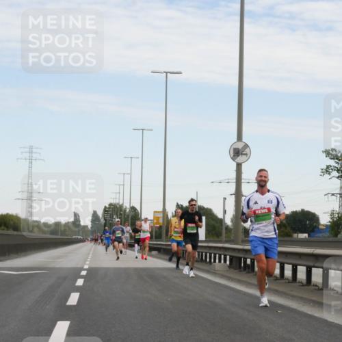 03.10.2025 - Köhlbrandbrückenlauf Matties Gatica Varas http://msf.ph/oto/9169572 03.10.2025 15:13:04 Position 3  meine-sportfotos.de