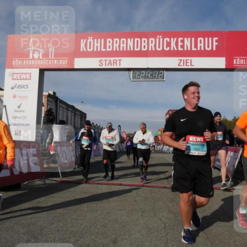 03.10.2025 - Köhlbrandbrückenlauf Matties Gatica Varas http://msf.ph/oto/9169579 03.10.2025 10:24:14 Ziel 1329, 2103, 2239, 2319, 2351, 2371, 2384, 2970, 2971, 3597, 3675, 3677, 3810 meine-sportfotos.de