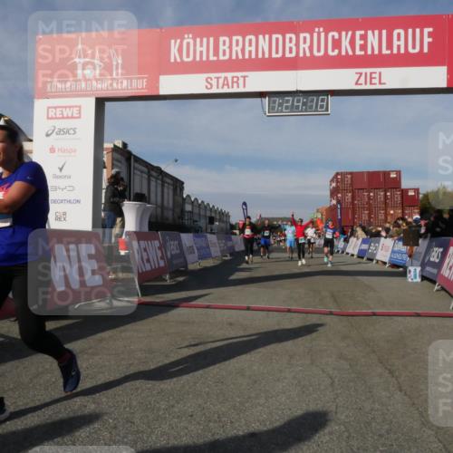 03.10.2025 - Köhlbrandbrückenlauf Matties Gatica Varas http://msf.ph/oto/9169601 03.10.2025 10:24:20 Ziel 1329, 1440, 1732, 1895, 2239, 2319, 2340, 2384, 2970, 3597 meine-sportfotos.de