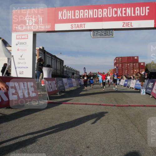 03.10.2025 - Köhlbrandbrückenlauf Matties Gatica Varas http://msf.ph/oto/9169603 03.10.2025 10:24:20 Ziel 1329, 1440, 1732, 1895, 2239, 2319, 2340, 2384, 2970, 3597 meine-sportfotos.de