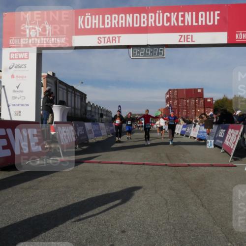 03.10.2025 - Köhlbrandbrückenlauf Matties Gatica Varas http://msf.ph/oto/9169606 03.10.2025 10:24:21 Ziel 1329, 1440, 1732, 1895, 2239, 2319, 2340, 2384, 2970, 3074, 3597 meine-sportfotos.de