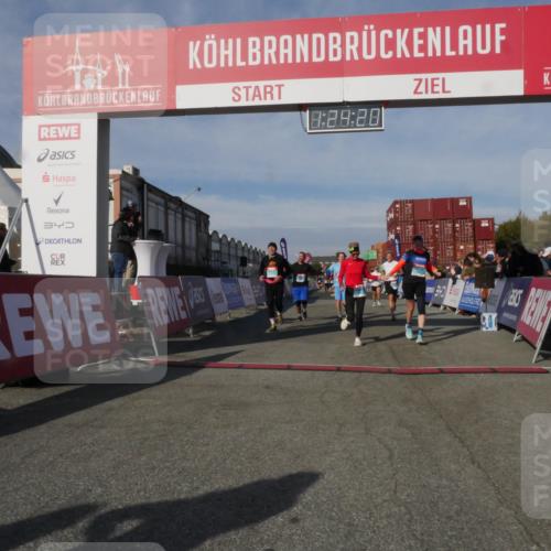 03.10.2025 - Köhlbrandbrückenlauf Matties Gatica Varas http://msf.ph/oto/9169610 03.10.2025 10:24:22 Ziel 1329, 1440, 1732, 1895, 2239, 2319, 2340, 2384, 2970, 3074, 3597 meine-sportfotos.de