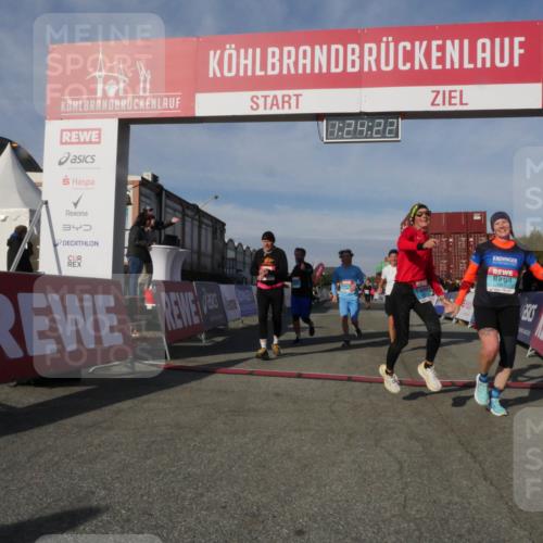03.10.2025 - Köhlbrandbrückenlauf Matties Gatica Varas http://msf.ph/oto/9169617 03.10.2025 10:24:24 Ziel 1329, 1440, 1732, 1895, 2239, 2319, 2340, 2384, 3074 meine-sportfotos.de