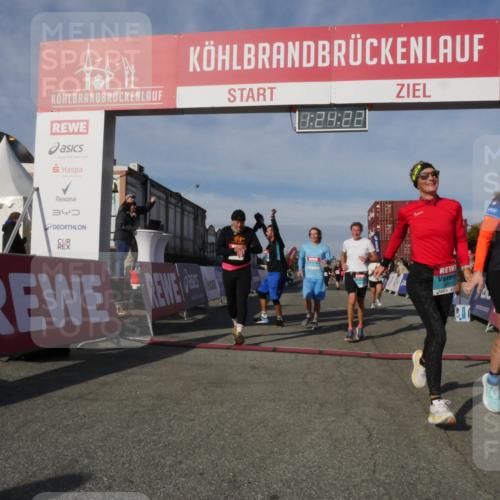 03.10.2025 - Köhlbrandbrückenlauf Matties Gatica Varas http://msf.ph/oto/9169619 03.10.2025 10:24:24 Ziel 1329, 1440, 1732, 1895, 2239, 2319, 2340, 2384, 3074 meine-sportfotos.de
