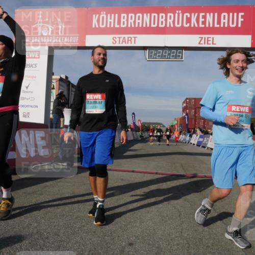 03.10.2025 - Köhlbrandbrückenlauf Matties Gatica Varas http://msf.ph/oto/9169630 03.10.2025 10:24:27 Ziel 1440, 1717, 1732, 1762, 1895, 2187, 2340, 3074, 3620 meine-sportfotos.de