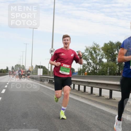 03.10.2025 - Köhlbrandbrückenlauf Matties Gatica Varas http://msf.ph/oto/9169650 03.10.2025 15:13:29 Position 3 9269, 9591 meine-sportfotos.de
