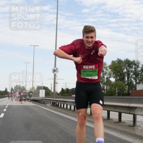 03.10.2025 - Köhlbrandbrückenlauf Matties Gatica Varas http://msf.ph/oto/9169652 03.10.2025 15:13:29 Position 3 9269 meine-sportfotos.de