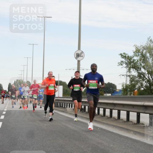 03.10.2025 - Köhlbrandbrückenlauf Matties Gatica Varas http://msf.ph/oto/9169658 03.10.2025 15:13:36 Position 3 9718 meine-sportfotos.de