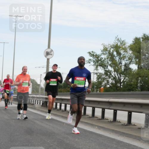 03.10.2025 - Köhlbrandbrückenlauf Matties Gatica Varas http://msf.ph/oto/9169660 03.10.2025 15:13:37 Position 3 9718 meine-sportfotos.de
