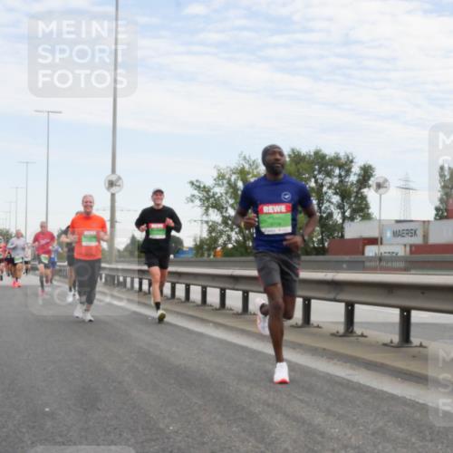 03.10.2025 - Köhlbrandbrückenlauf Matties Gatica Varas http://msf.ph/oto/9169664 03.10.2025 15:13:37 Position 3 9718 meine-sportfotos.de