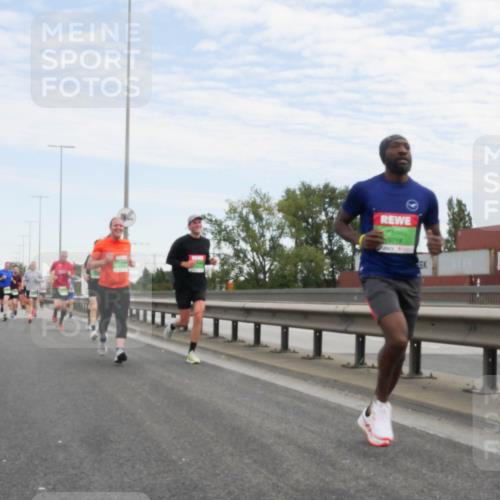 03.10.2025 - Köhlbrandbrückenlauf Matties Gatica Varas http://msf.ph/oto/9169666 03.10.2025 15:13:38 Position 3 9718 meine-sportfotos.de
