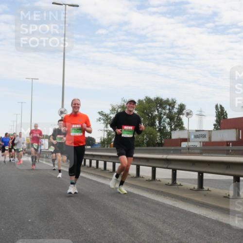 03.10.2025 - Köhlbrandbrückenlauf Matties Gatica Varas http://msf.ph/oto/9169668 03.10.2025 15:13:39 Position 3 7104 meine-sportfotos.de
