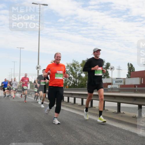 03.10.2025 - Köhlbrandbrückenlauf Matties Gatica Varas http://msf.ph/oto/9169670 03.10.2025 15:13:39 Position 3 7104, 7041 meine-sportfotos.de