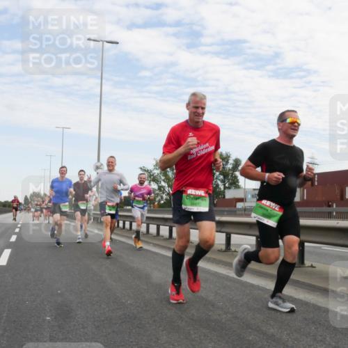 03.10.2025 - Köhlbrandbrückenlauf Matties Gatica Varas http://msf.ph/oto/9169682 03.10.2025 15:13:43 Position 3 9481, 9550 meine-sportfotos.de