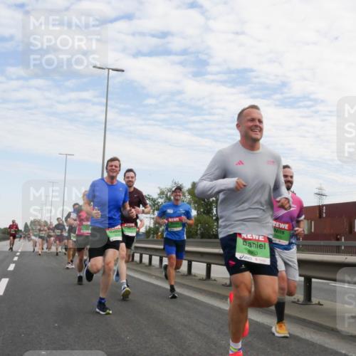 03.10.2025 - Köhlbrandbrückenlauf Matties Gatica Varas http://msf.ph/oto/9169688 03.10.2025 15:13:44 Position 3 8993 meine-sportfotos.de
