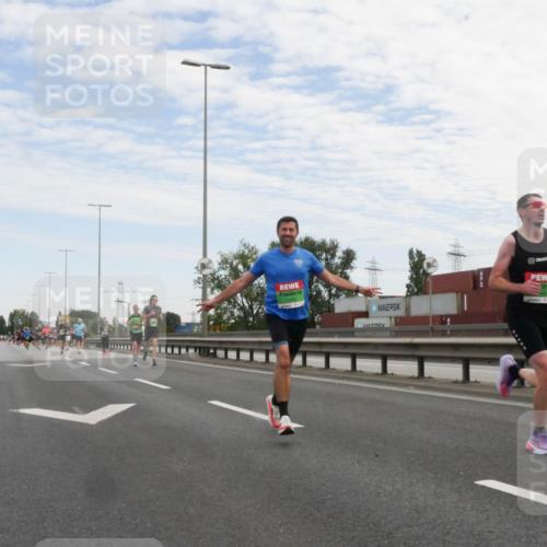 03.10.2025 - Köhlbrandbrückenlauf Matties Gatica Varas http://msf.ph/oto/9169693 03.10.2025 15:13:55 Position 3  meine-sportfotos.de