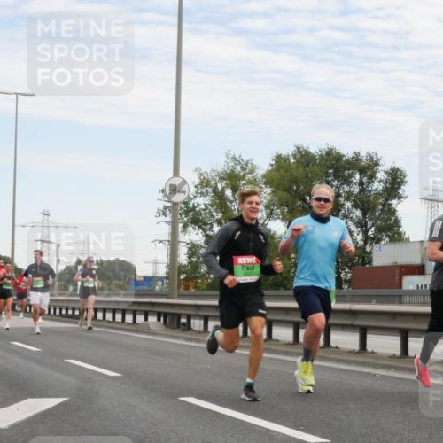 03.10.2025 - Köhlbrandbrückenlauf Matties Gatica Varas http://msf.ph/oto/9169706 03.10.2025 15:14:03 Position 3  meine-sportfotos.de
