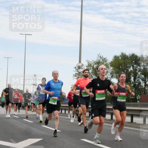 03.10.2025 - Köhlbrandbrückenlauf Matties Gatica Varas http://msf.ph/oto/9169723 03.10.2025 15:14:09 Position 3 8, 6, 9187, 9186 meine-sportfotos.de