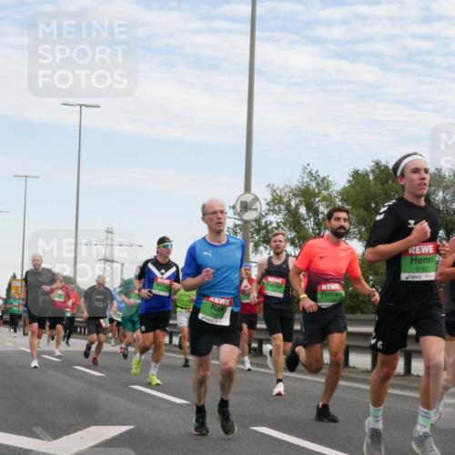 03.10.2025 - Köhlbrandbrückenlauf Matties Gatica Varas http://msf.ph/oto/9169725 03.10.2025 15:14:09 Position 3 9187, 9186 meine-sportfotos.de