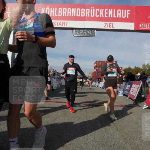 03.10.2025 - Köhlbrandbrückenlauf Matties Gatica Varas http://msf.ph/oto/9169730 03.10.2025 10:24:51 Ziel 2121, 2240, 2556, 2739, 2742, 2779, 3039 meine-sportfotos.de