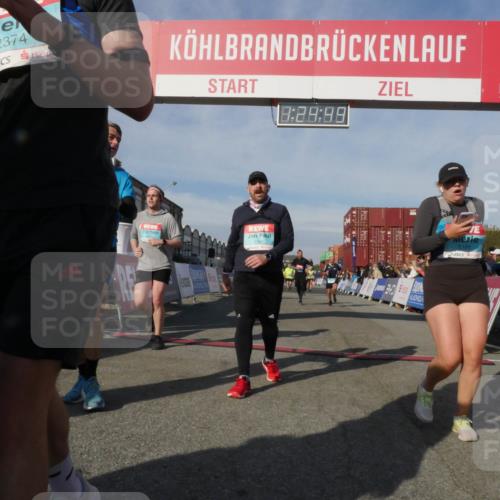 03.10.2025 - Köhlbrandbrückenlauf Matties Gatica Varas http://msf.ph/oto/9169731 03.10.2025 10:24:51 Ziel 2121, 2240, 2556, 2739, 2742, 2779, 3039 meine-sportfotos.de