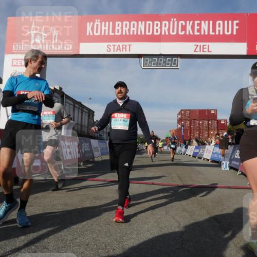 03.10.2025 - Köhlbrandbrückenlauf Matties Gatica Varas http://msf.ph/oto/9169733 03.10.2025 10:24:52 Ziel 2121, 2240, 2739, 2742, 2779, 3039 meine-sportfotos.de