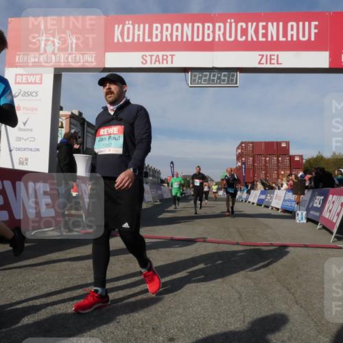 03.10.2025 - Köhlbrandbrückenlauf Matties Gatica Varas http://msf.ph/oto/9169735 03.10.2025 10:24:52 Ziel 2121, 2240, 2739, 2742, 2779, 3039 meine-sportfotos.de