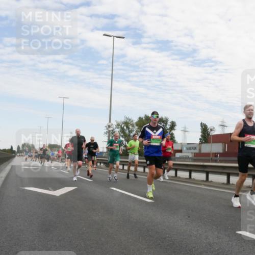 03.10.2025 - Köhlbrandbrückenlauf Matties Gatica Varas http://msf.ph/oto/9169736 03.10.2025 15:14:12 Position 3  meine-sportfotos.de