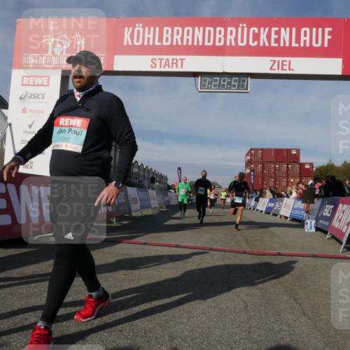 03.10.2025 - Köhlbrandbrückenlauf Matties Gatica Varas http://msf.ph/oto/9169737 03.10.2025 10:24:53 Ziel 1890, 1983, 1990, 2121, 2240, 2739, 2742, 2779, 3039 meine-sportfotos.de
