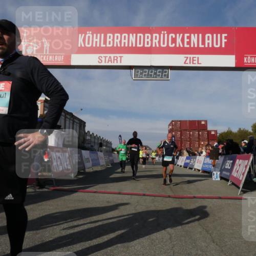 03.10.2025 - Köhlbrandbrückenlauf Matties Gatica Varas http://msf.ph/oto/9169738 03.10.2025 10:24:53 Ziel 1890, 1983, 1990, 2121, 2240, 2739, 2742, 2779, 3039 meine-sportfotos.de
