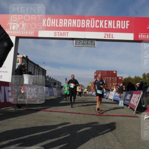 03.10.2025 - Köhlbrandbrückenlauf Matties Gatica Varas http://msf.ph/oto/9169740 03.10.2025 10:24:54 Ziel 1890, 1983, 1990, 2121, 2240, 2739, 2742, 2779, 3039 meine-sportfotos.de