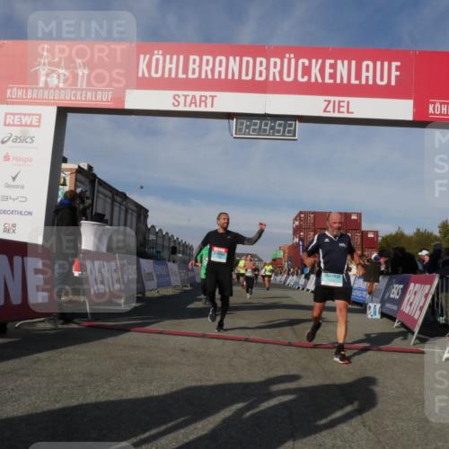 03.10.2025 - Köhlbrandbrückenlauf Matties Gatica Varas http://msf.ph/oto/9169742 03.10.2025 10:24:54 Ziel 1890, 1983, 1990, 2121, 2240, 2739, 2742, 2779, 3039 meine-sportfotos.de
