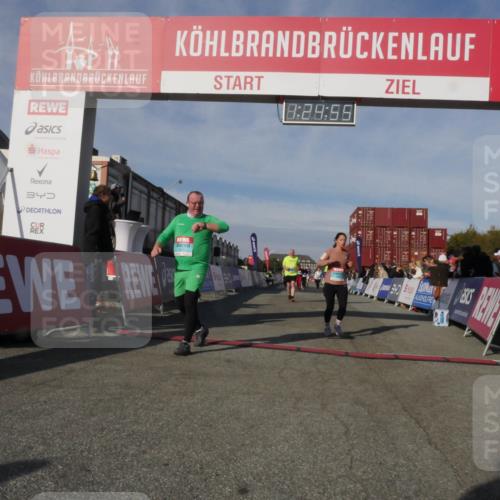 03.10.2025 - Köhlbrandbrückenlauf Matties Gatica Varas http://msf.ph/oto/9169755 03.10.2025 10:24:57 Ziel 1890, 1983, 1990, 2240, 2289, 2356, 2739, 2742, 3039, 3085 meine-sportfotos.de