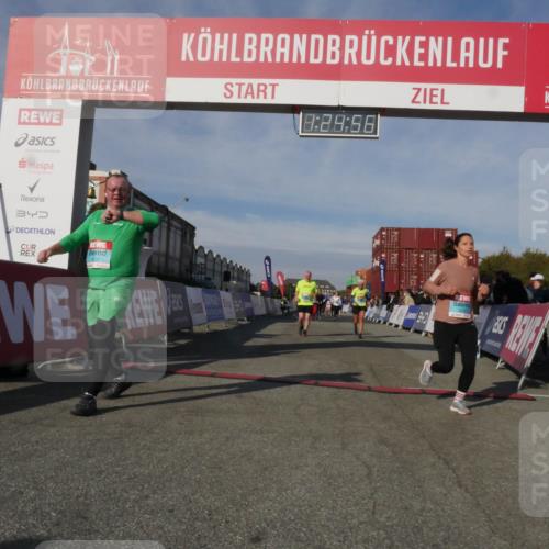 03.10.2025 - Köhlbrandbrückenlauf Matties Gatica Varas http://msf.ph/oto/9169759 03.10.2025 10:24:58 Ziel 1663, 1890, 1983, 1990, 2240, 2289, 2356, 2739, 2742, 3085 meine-sportfotos.de