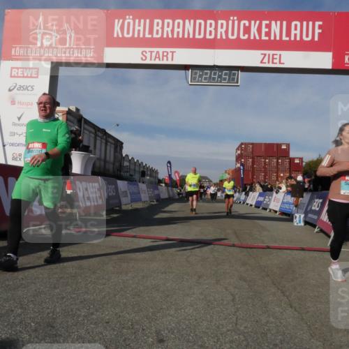 03.10.2025 - Köhlbrandbrückenlauf Matties Gatica Varas http://msf.ph/oto/9169761 03.10.2025 10:24:59 Ziel 1663, 1709, 1890, 1983, 1990, 2158, 2289, 2356, 2739, 2742, 3085 meine-sportfotos.de