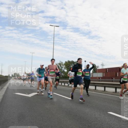 03.10.2025 - Köhlbrandbrückenlauf Matties Gatica Varas http://msf.ph/oto/9169764 03.10.2025 15:14:24 Position 3  meine-sportfotos.de