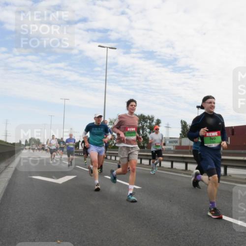 03.10.2025 - Köhlbrandbrückenlauf Matties Gatica Varas http://msf.ph/oto/9169766 03.10.2025 15:14:25 Position 3 111, 7165 meine-sportfotos.de