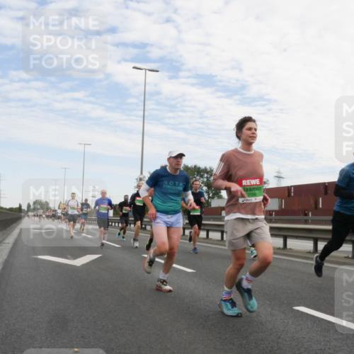 03.10.2025 - Köhlbrandbrückenlauf Matties Gatica Varas http://msf.ph/oto/9169768 03.10.2025 15:14:25 Position 3 2025, 7100 meine-sportfotos.de