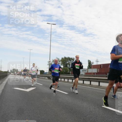 03.10.2025 - Köhlbrandbrückenlauf Matties Gatica Varas http://msf.ph/oto/9169772 03.10.2025 15:14:27 Position 3  meine-sportfotos.de