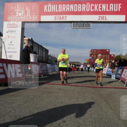 03.10.2025 - Köhlbrandbrückenlauf Matties Gatica Varas http://msf.ph/oto/9169775 03.10.2025 10:25:01 Ziel 1663, 1709, 1890, 1983, 1990, 2158, 2289, 2356, 2739, 2742, 3085, 3089, 3090 meine-sportfotos.de