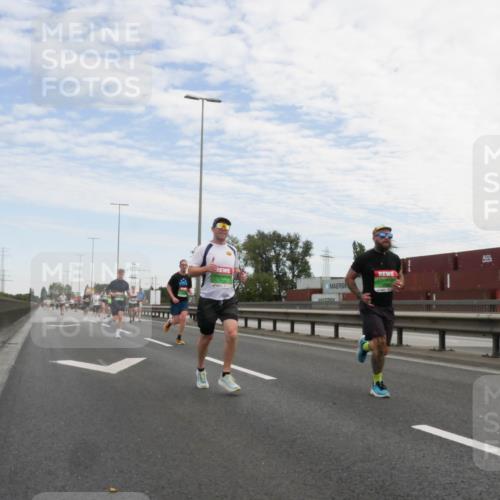 03.10.2025 - Köhlbrandbrückenlauf Matties Gatica Varas http://msf.ph/oto/9169777 03.10.2025 15:14:28 Position 3  meine-sportfotos.de