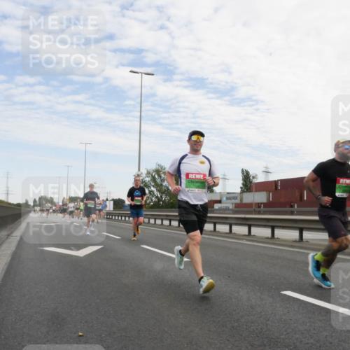 03.10.2025 - Köhlbrandbrückenlauf Matties Gatica Varas http://msf.ph/oto/9169779 03.10.2025 15:14:28 Position 3 7128 meine-sportfotos.de
