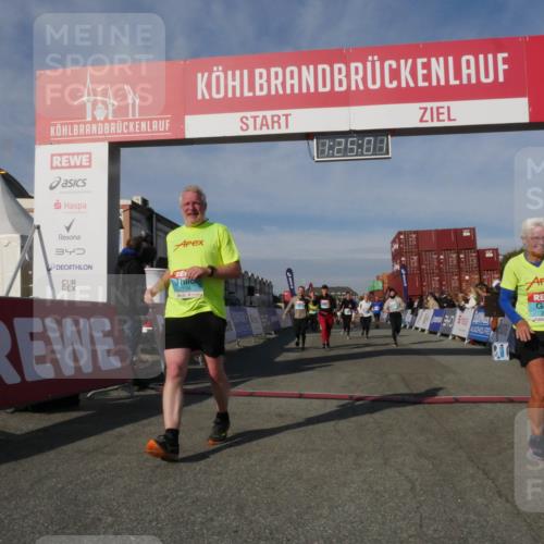 03.10.2025 - Köhlbrandbrückenlauf Matties Gatica Varas http://msf.ph/oto/9169780 03.10.2025 10:25:03 Ziel 1663, 1709, 1887, 1890, 1983, 1990, 2158, 2289, 2356, 2396, 3085, 3089, 3090 meine-sportfotos.de